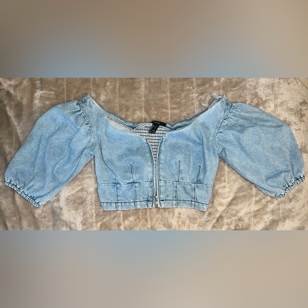 FOREVER 21 WOMEN’S SIZE SMALL HEART CUT CROPPED JEAN ZIP UP TOP